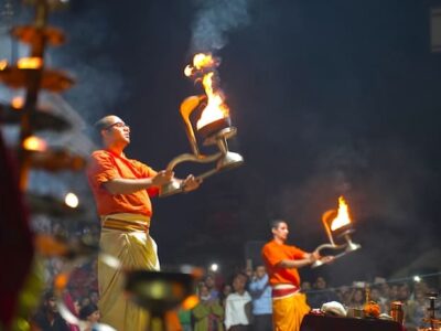 Ganga aarti by Banaras-tour.com
